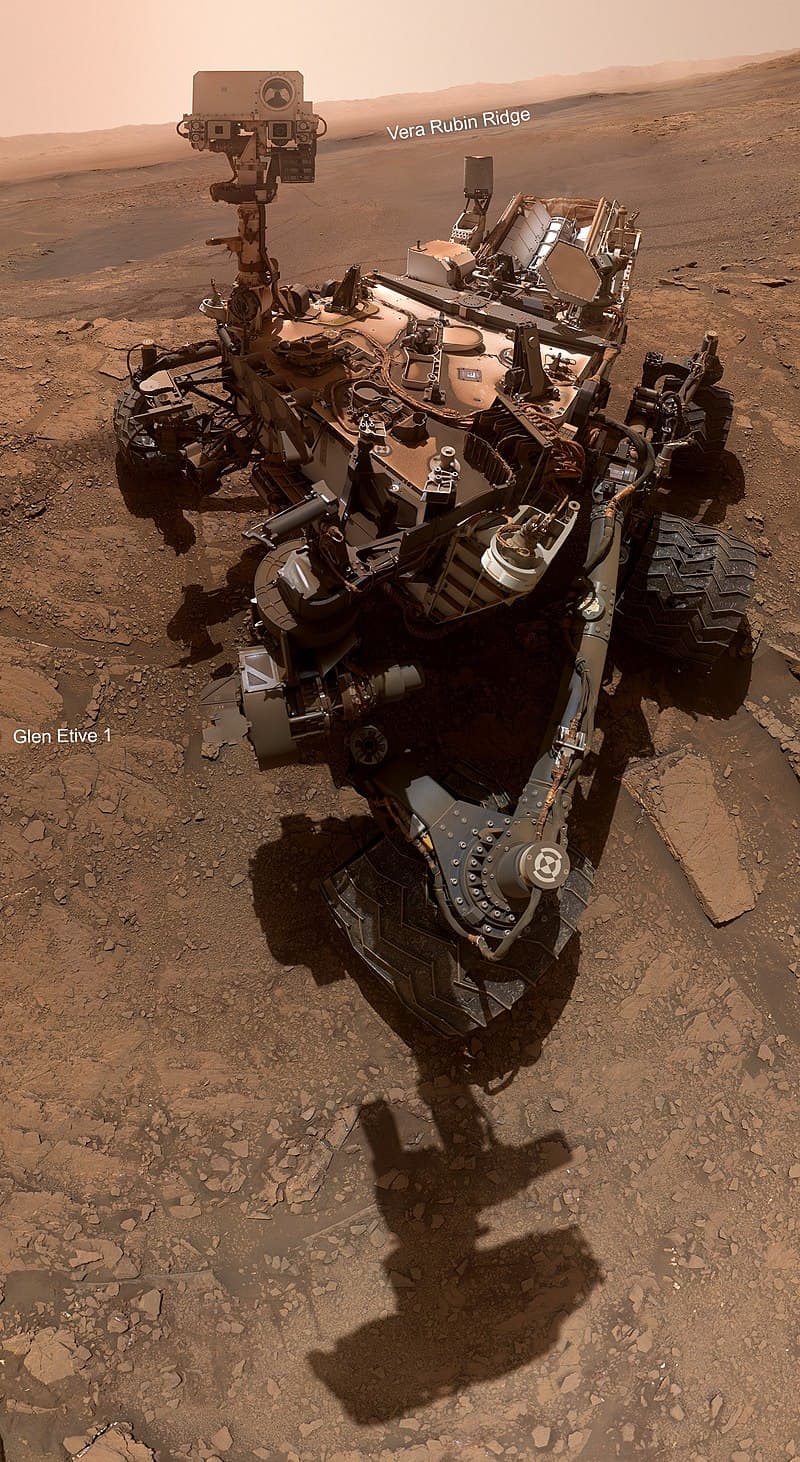 800px-PIA23378-MarsCuriosityRover-SelfPortrait-GlenEtive-20191011.jpg