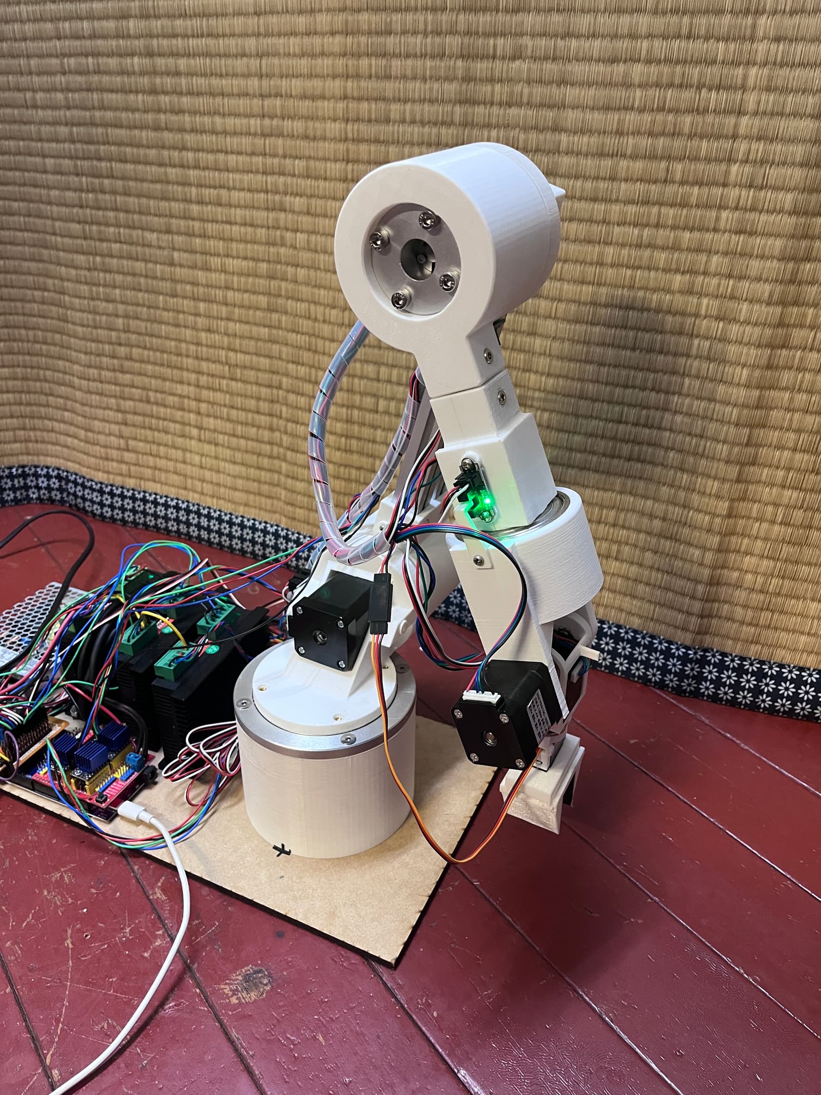 CE2T 6-DOF Robotic Arm, photo from its repository