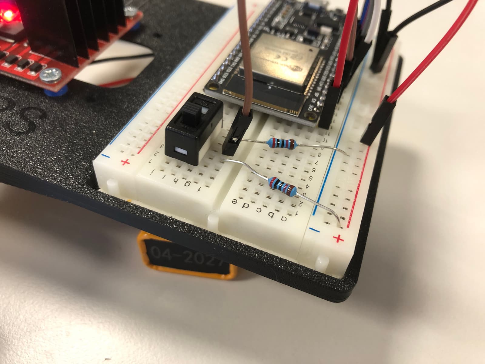 switch_in_breadboard.jpg