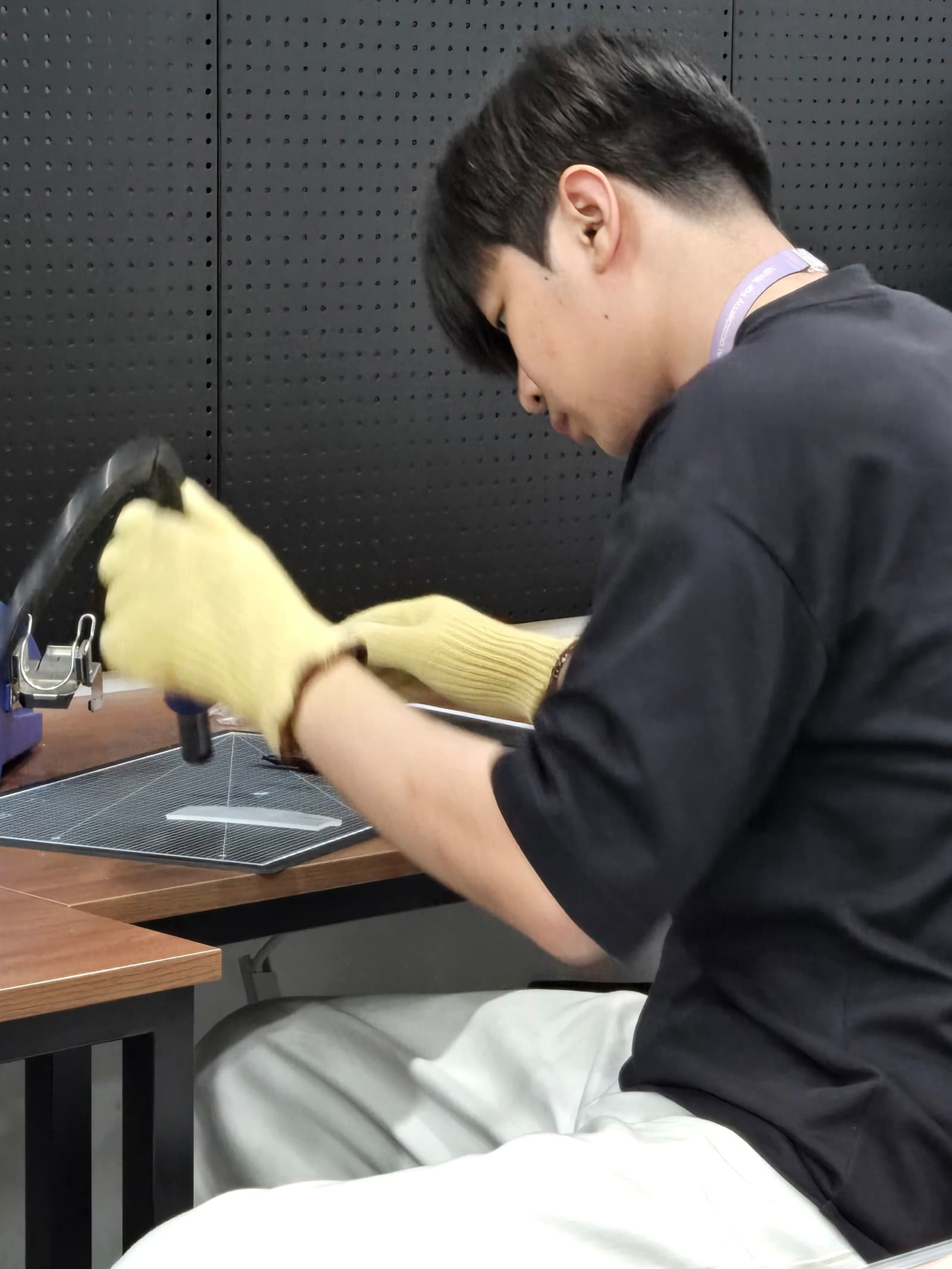 acrylic-bracket-fabrication.jpg