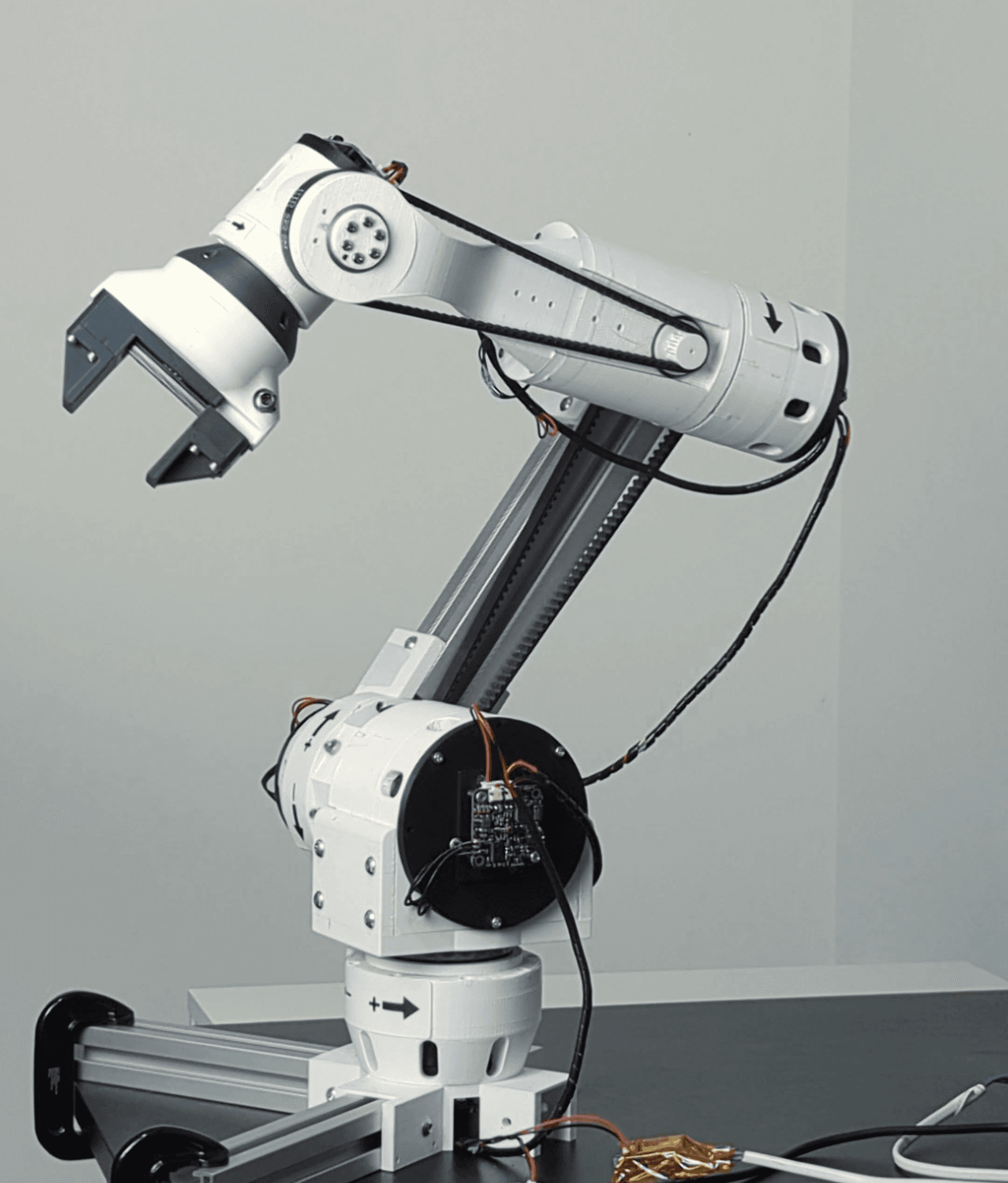 CM6 V2 Robotic arm, photo from its repository