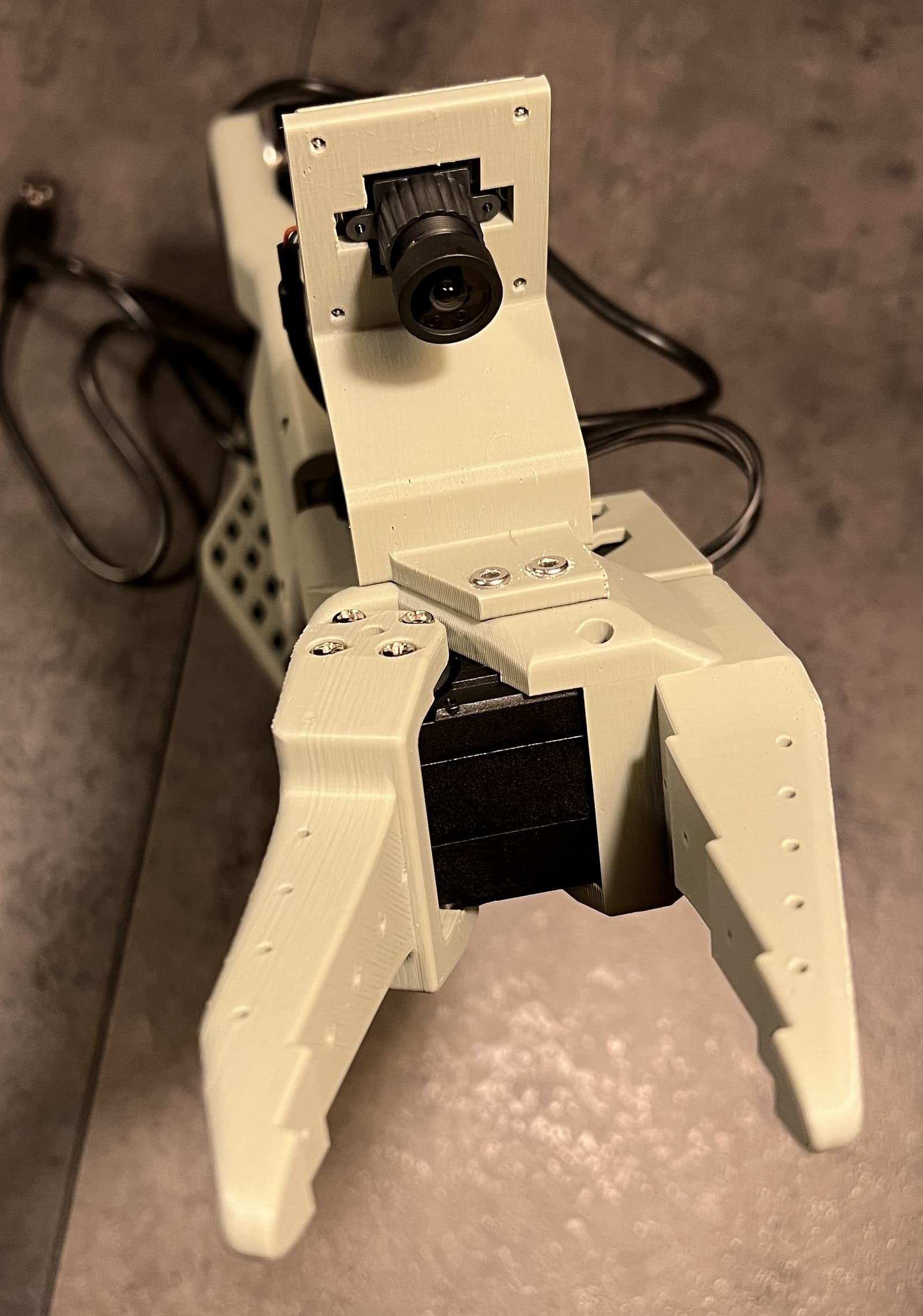 UVC_cam_mount_so101.jpg
