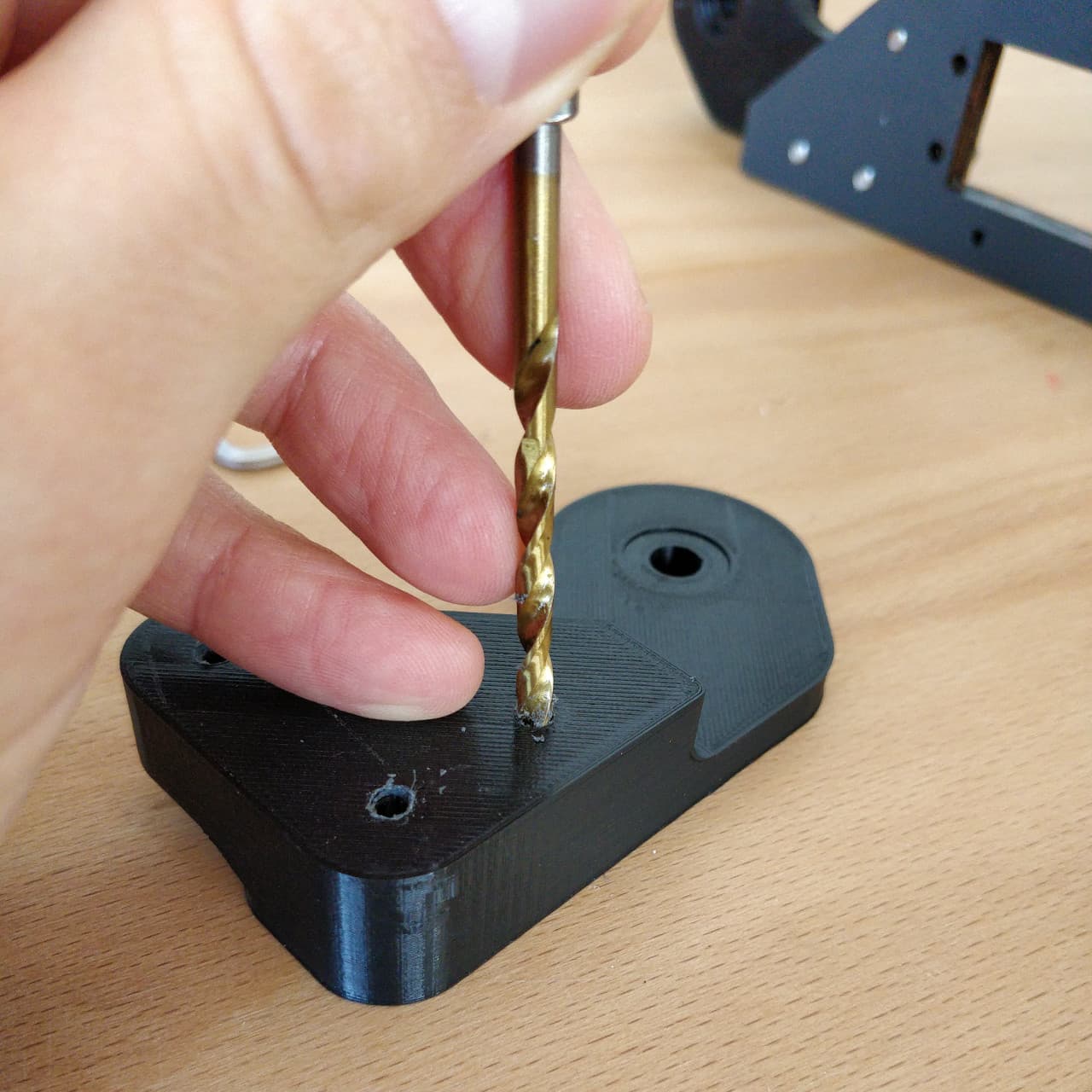 knee_mounting_sink_hole.jpg