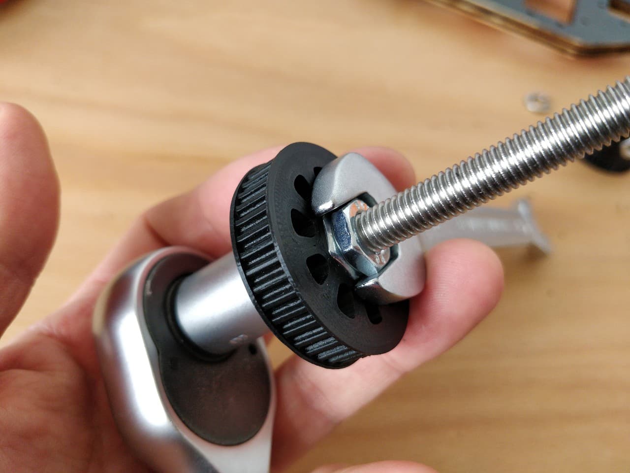 tighten_M8_nut_on_hip.jpg