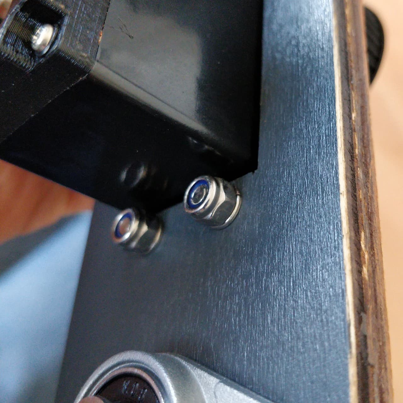 use_washers_for_the_motor_bolts.jpg