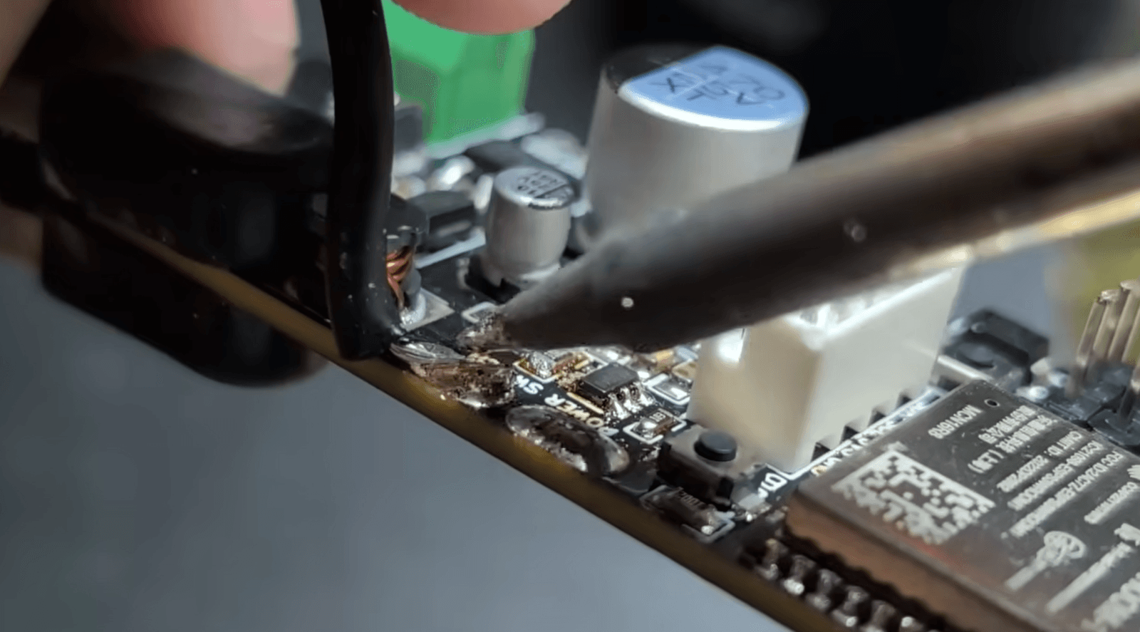 battery-connector-solder.png