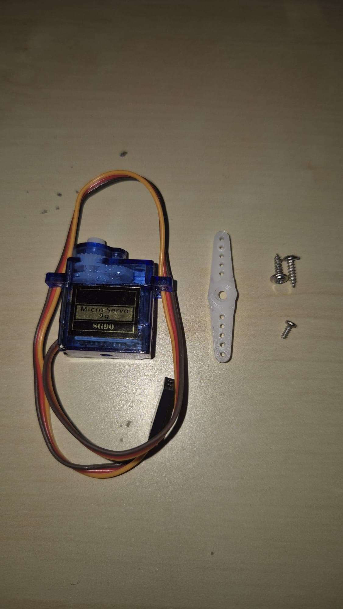 SG90_servo-servo_head-screws.jpeg