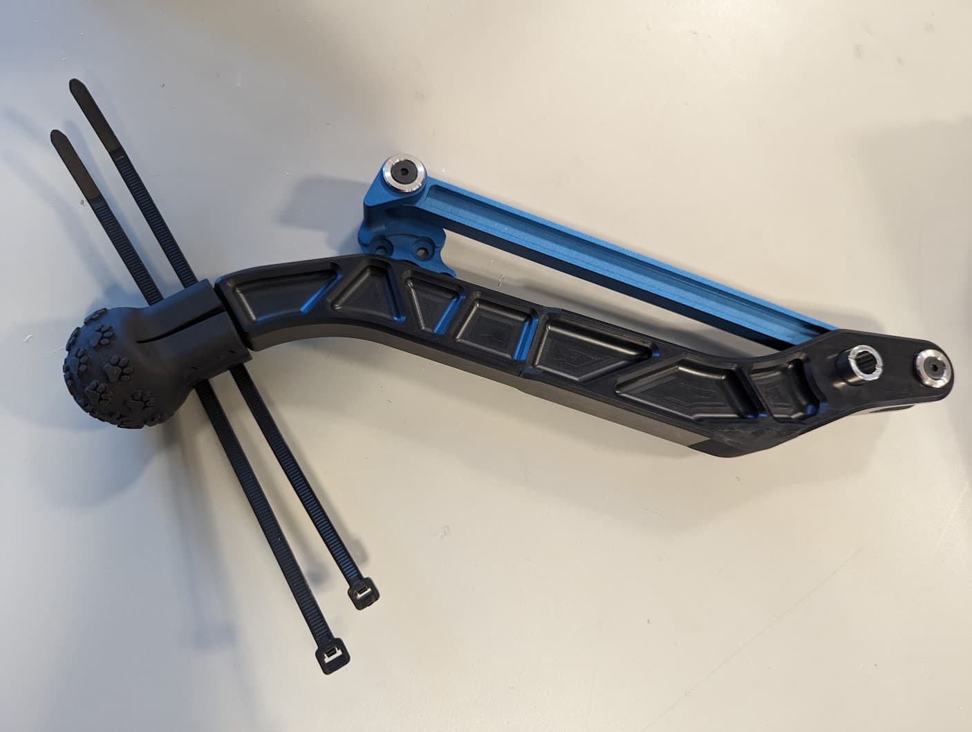 ziptie_foot1.jpg