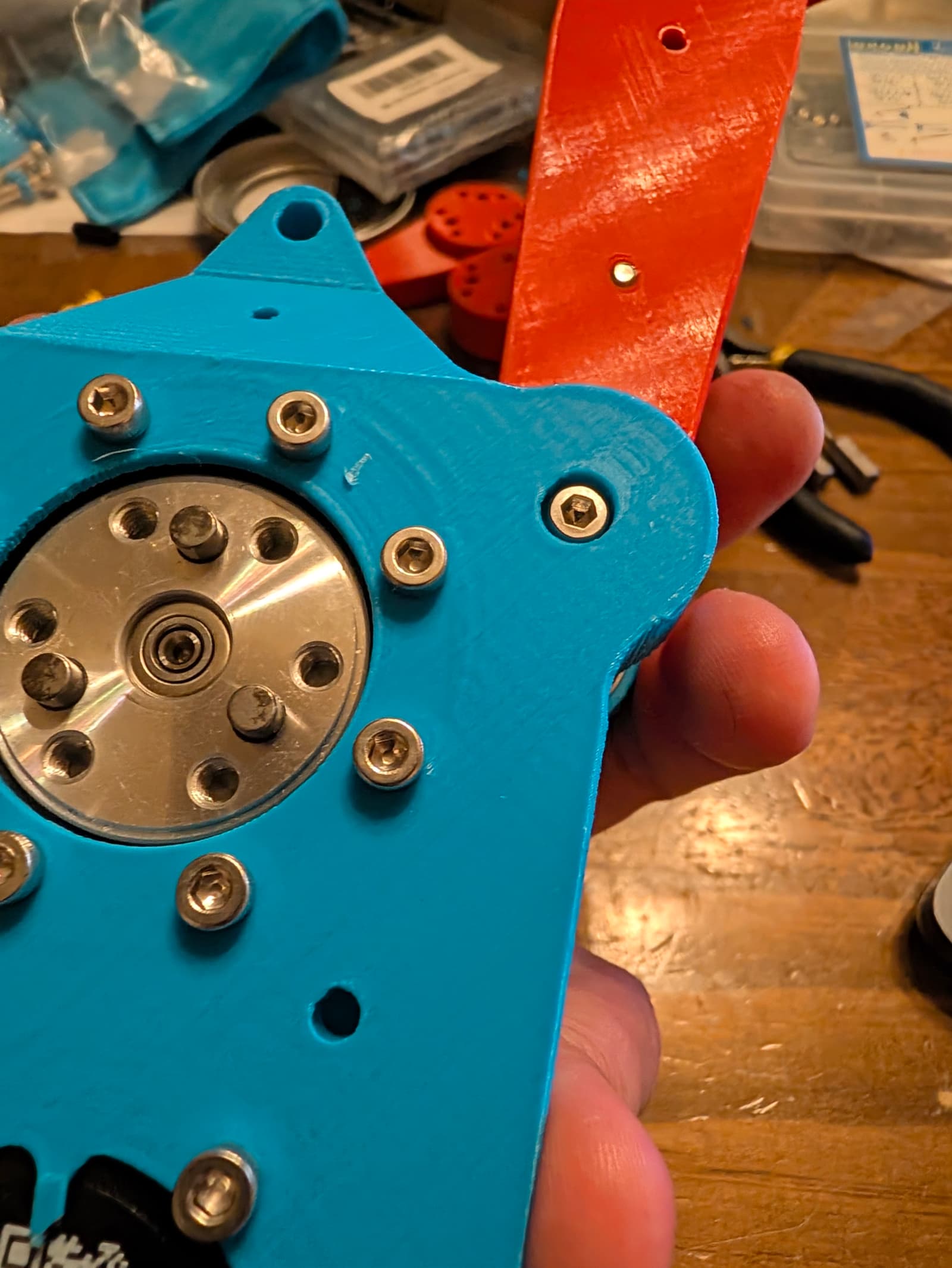 shin_knee_mechanism_screw.jpg