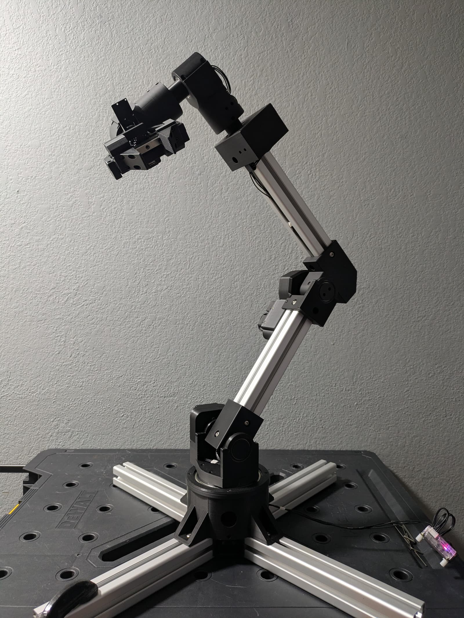 Manuel 1.0, photo from its repository