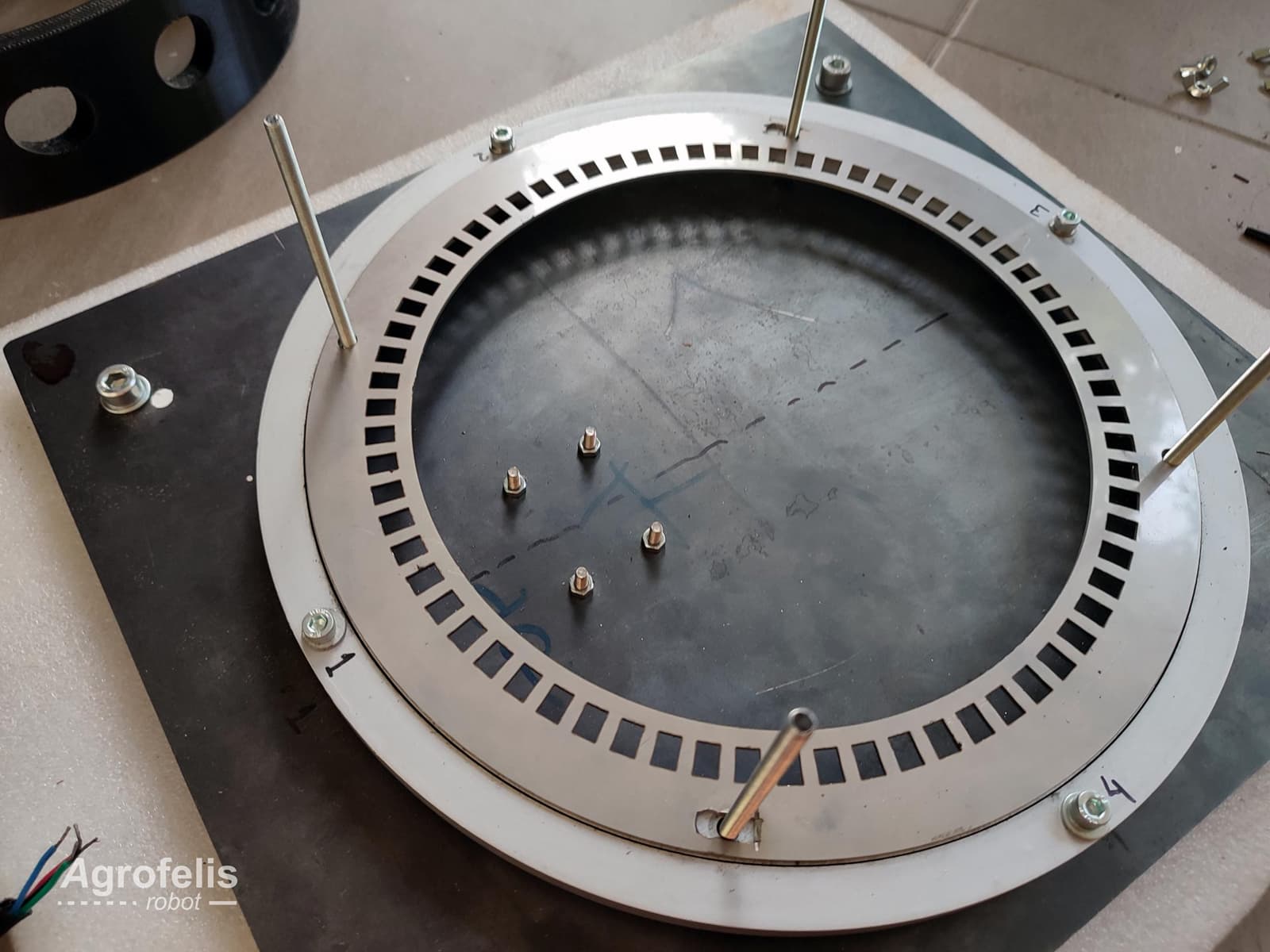 implement-2-degrees-rotating-mount-11-part-1-2-3.jpg