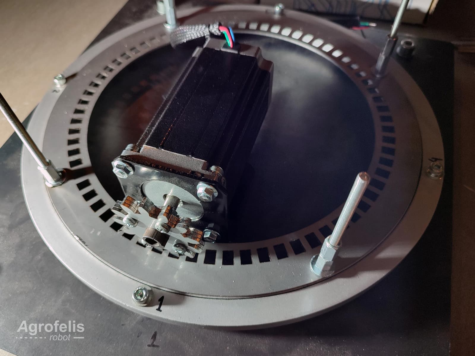 implement-2-degrees-rotating-mount-13-part-5-actal.jpg