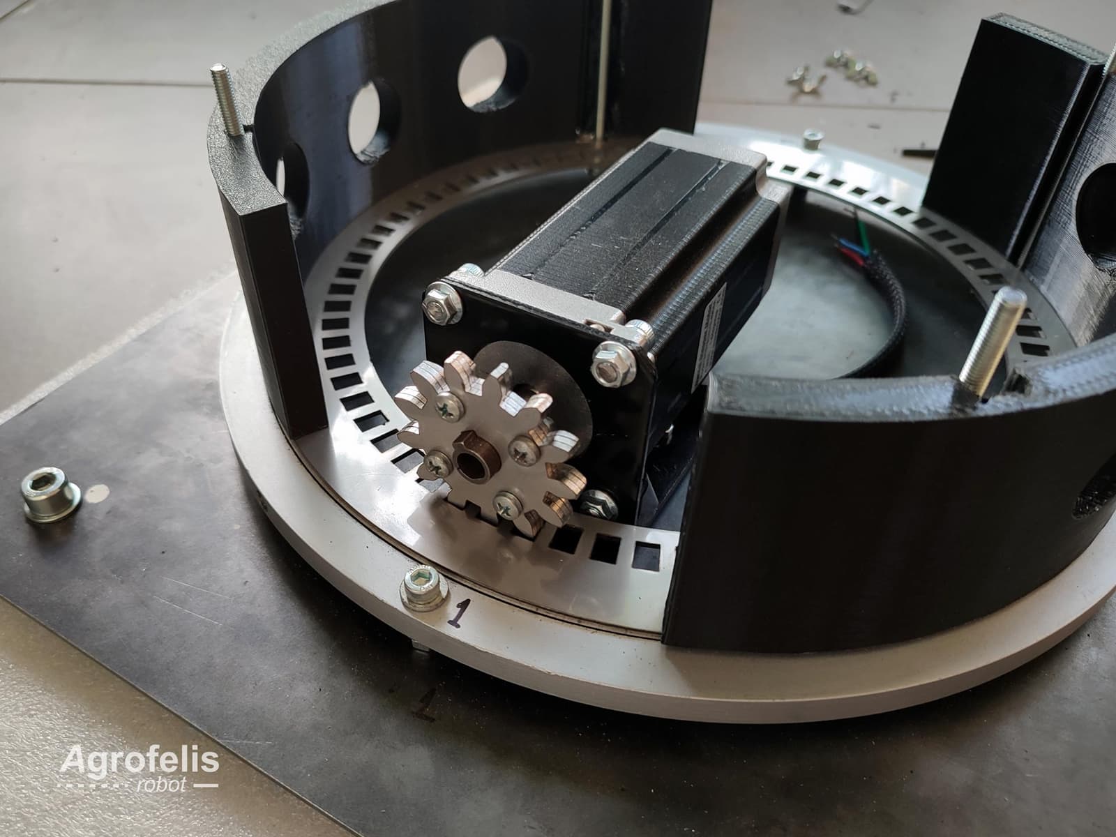 implement-2-degrees-rotating-mount-15-assempled.jpg