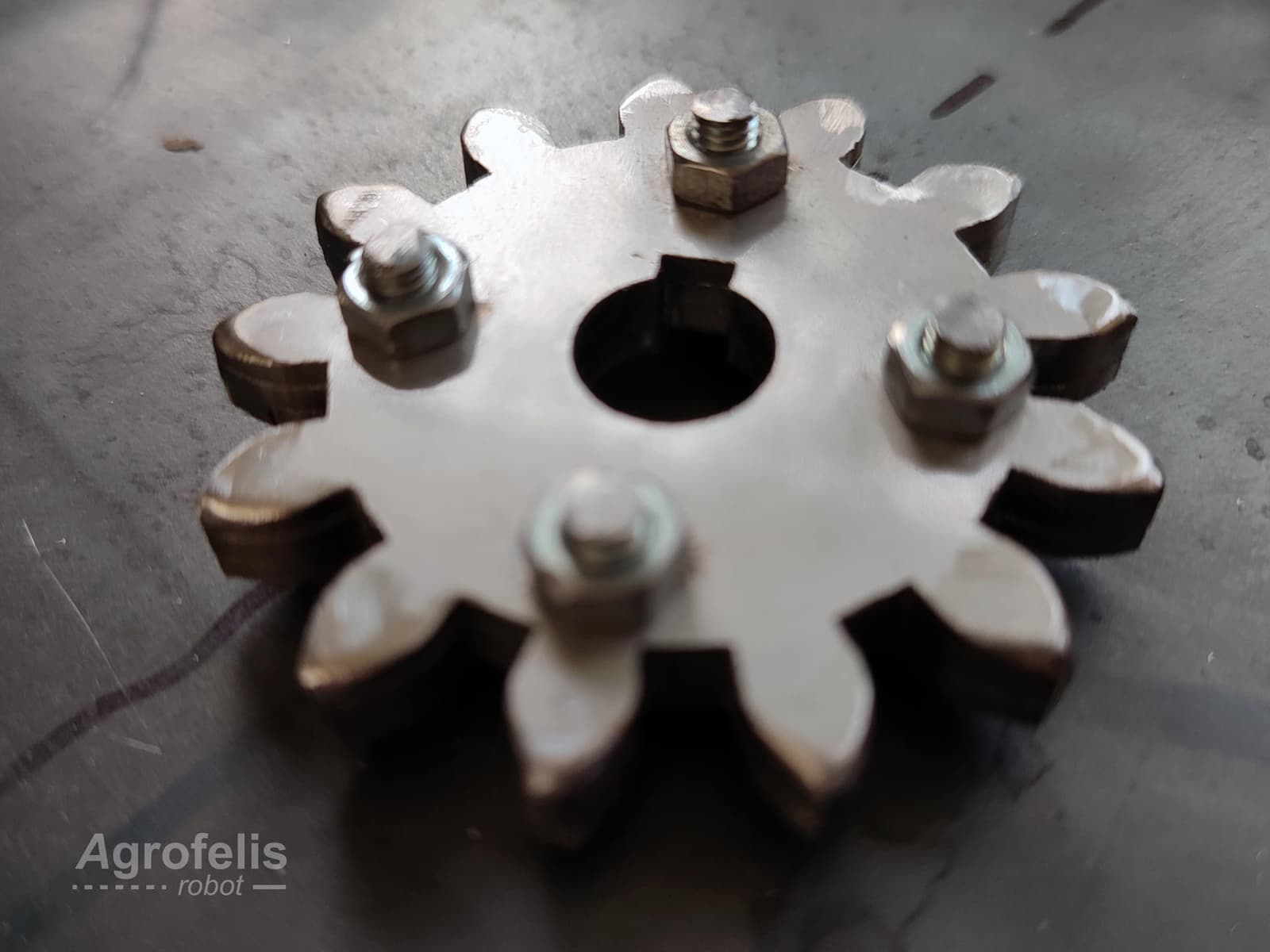 implement-2-degrees-rotating-mount-17-gear.jpg