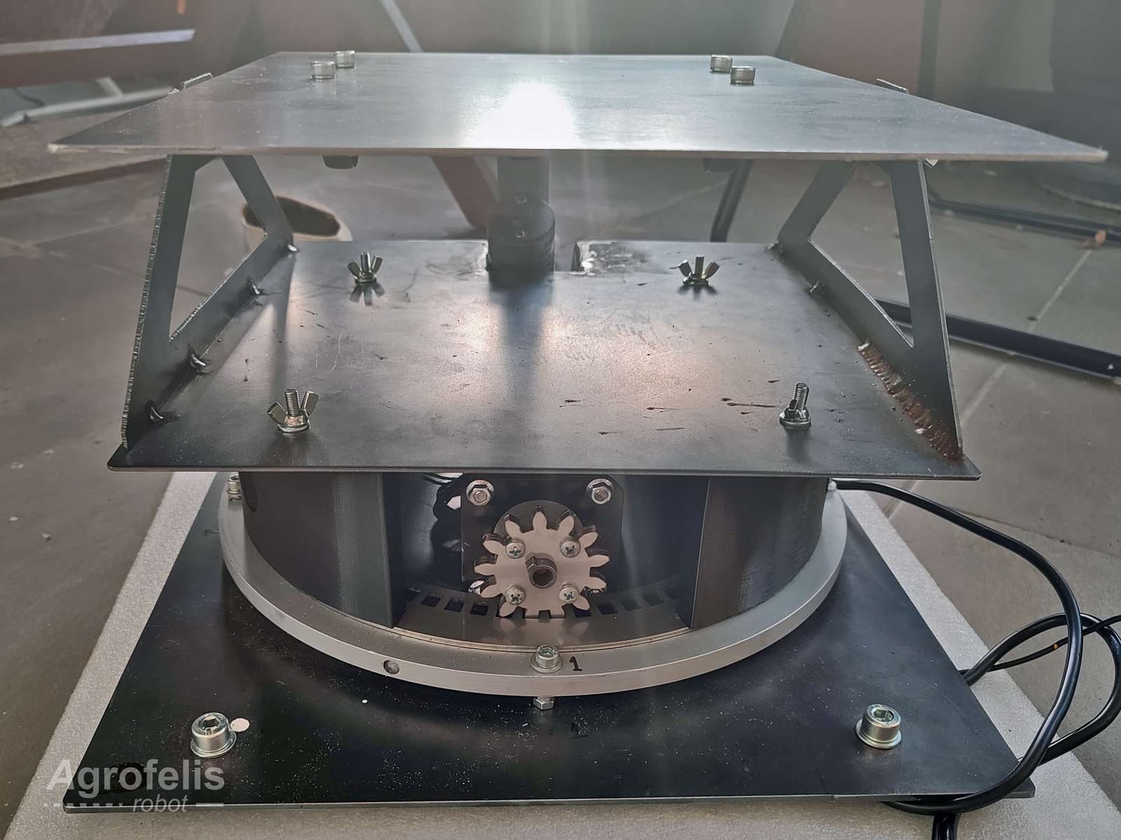 implement-2-degrees-rotating-mount-25-fabricated-b.jpg