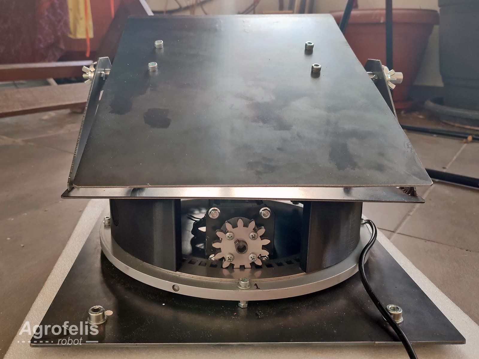 implement-2-degrees-rotating-mount-26-fabricated-c.jpg