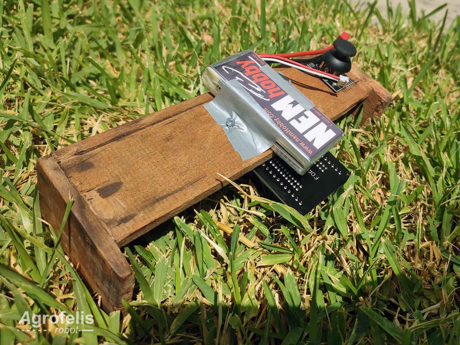 remote-control-05-frame-battery-joystic.jpg
