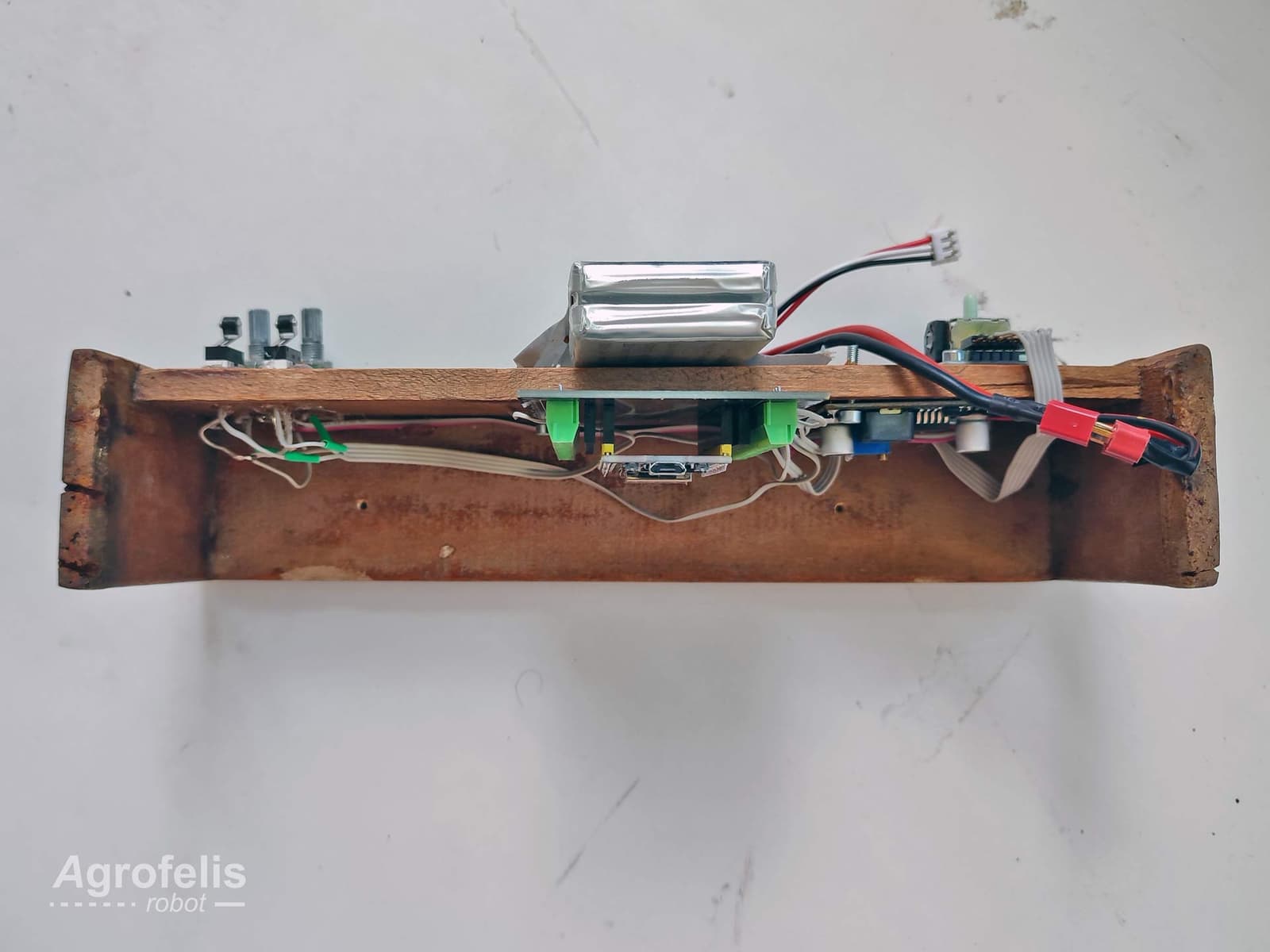 remote-control-09-side.jpg