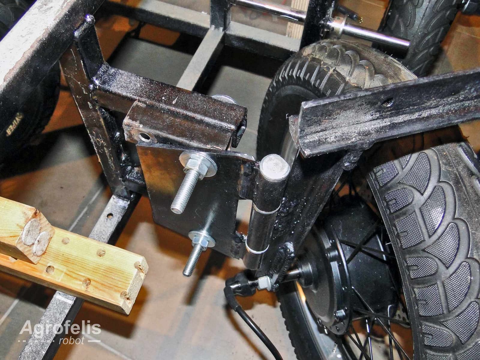 vehicle-forks-13-hinge-mount-actual.jpg