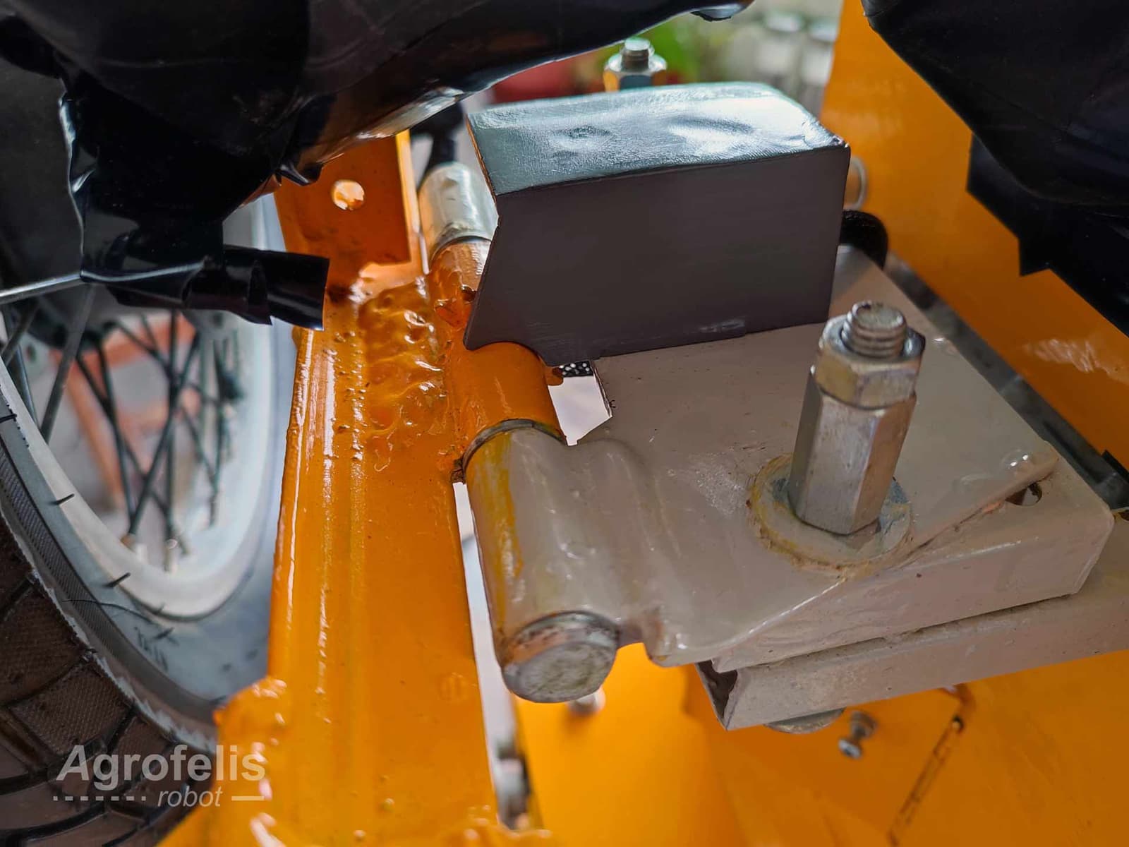 vehicle-forks-14-hinge-mount-actual.jpg