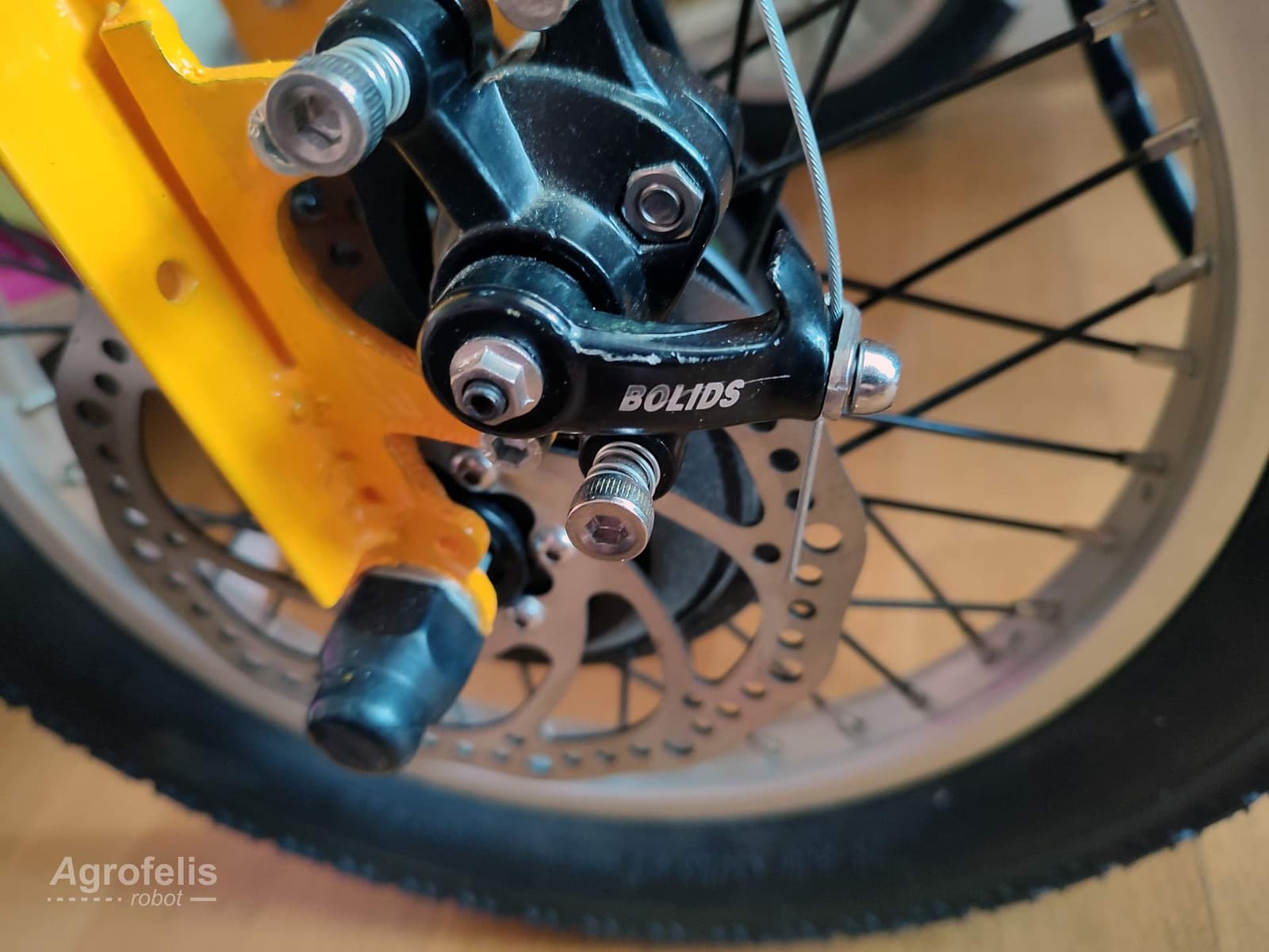 vehicle-forks-15-dropout_brake.jpg