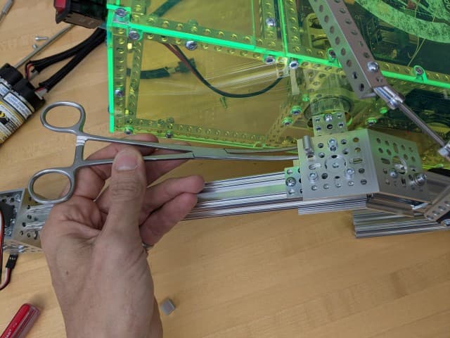 dp_reaching_block_screws.jpg