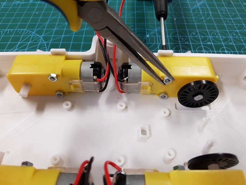 attach_motors_2.jpg
