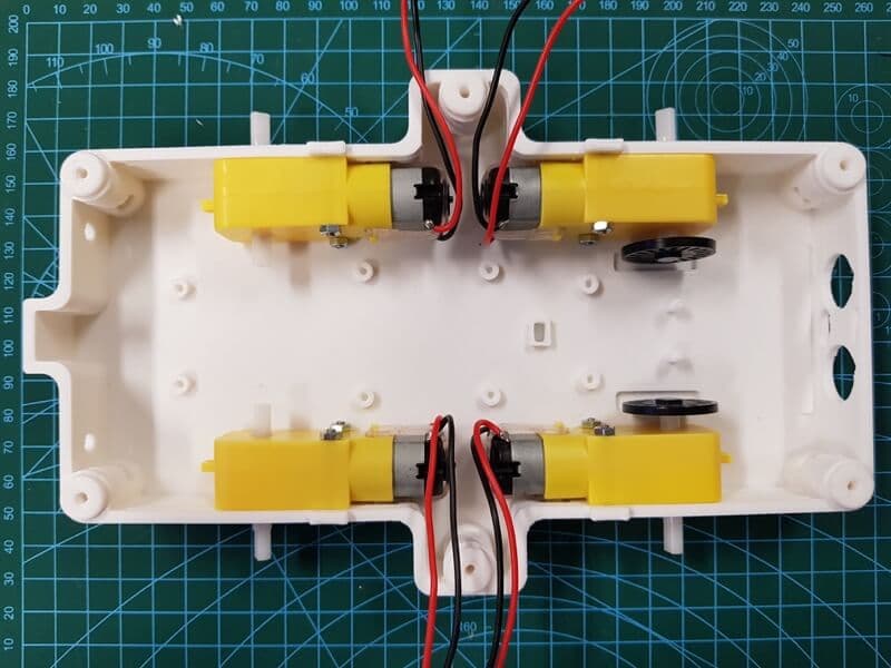 attach_motors_3.jpg