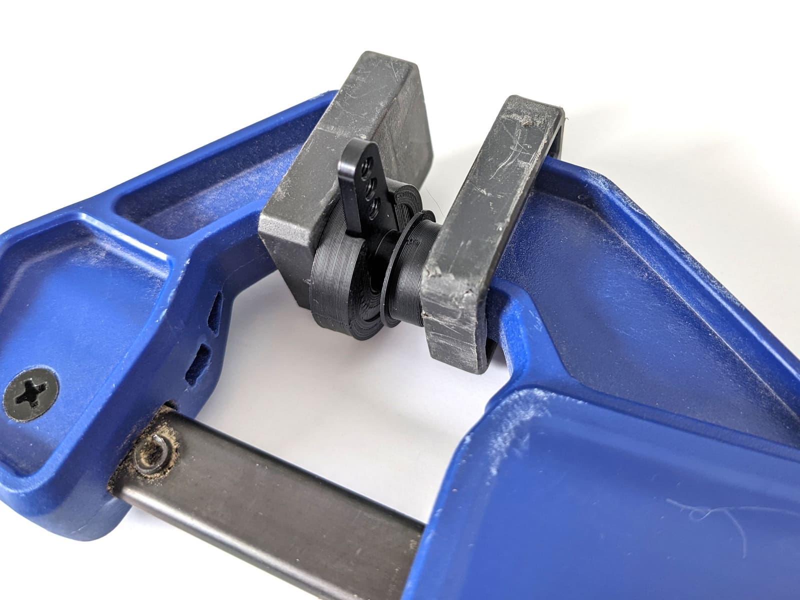 zuko-v2.1-bearing-pressing-servo-horn-into-press-ring.jpg