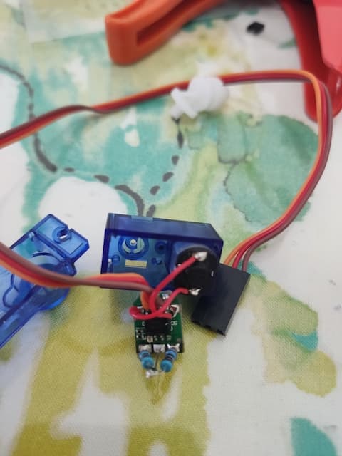 hacked_servo_a.jpg