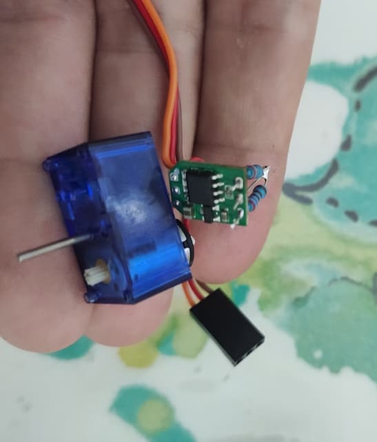 hacked_servo_c.jpg